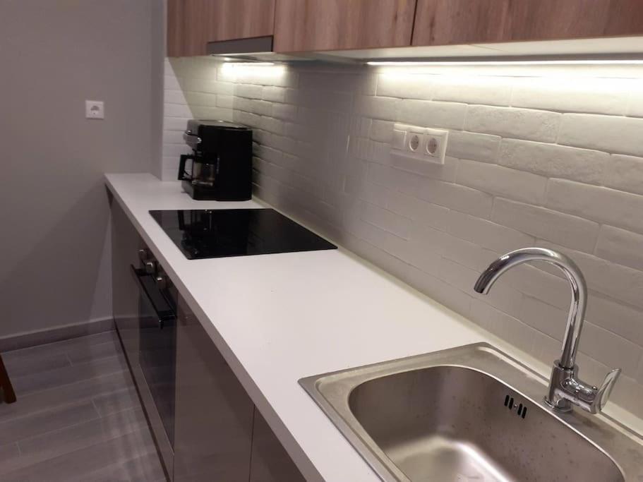 Μοντέρνο Διαμέρισμα - Stylish Appartment Loutraki Esterno foto