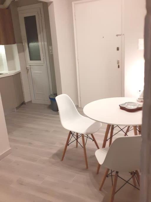 Μοντέρνο Διαμέρισμα - Stylish Appartment Loutraki Esterno foto